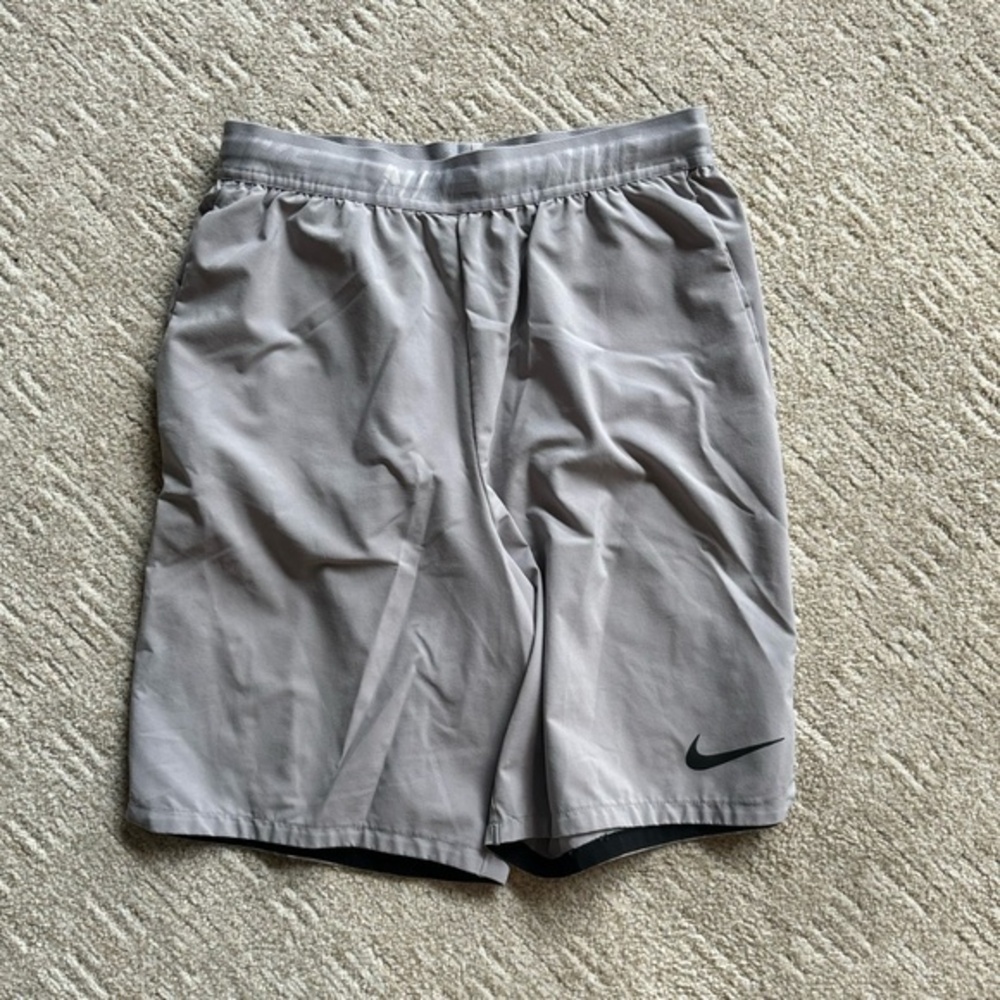 Men's Light Gray Nike Shorts - Medium Tall
